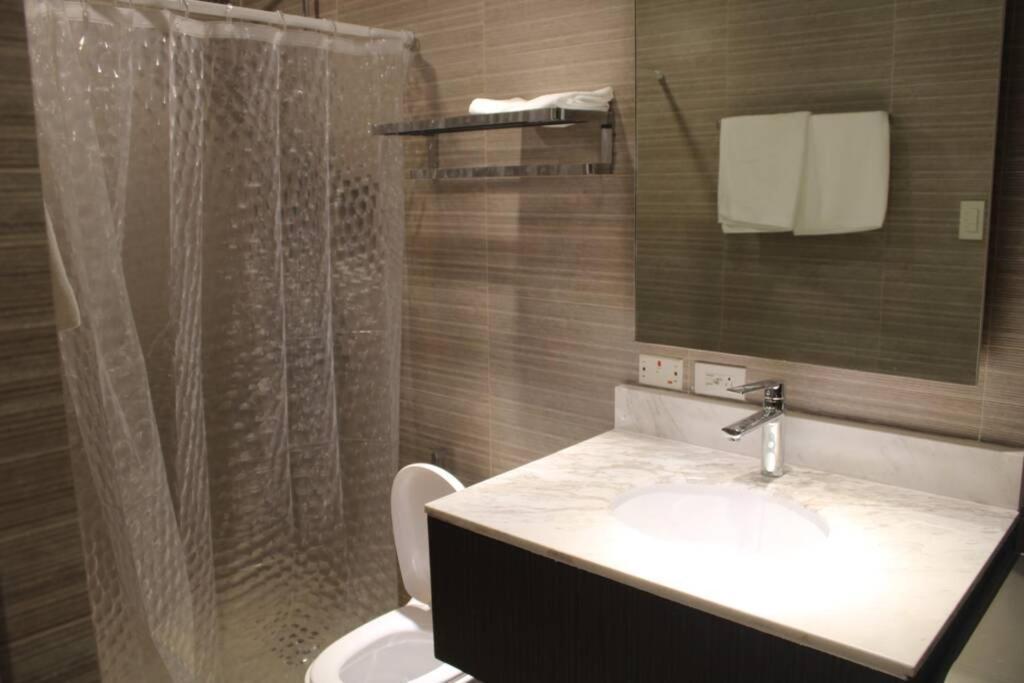 A2J Luxury Bgc Balcony Suite Near Sm Aura Taguig Manila Exterior foto