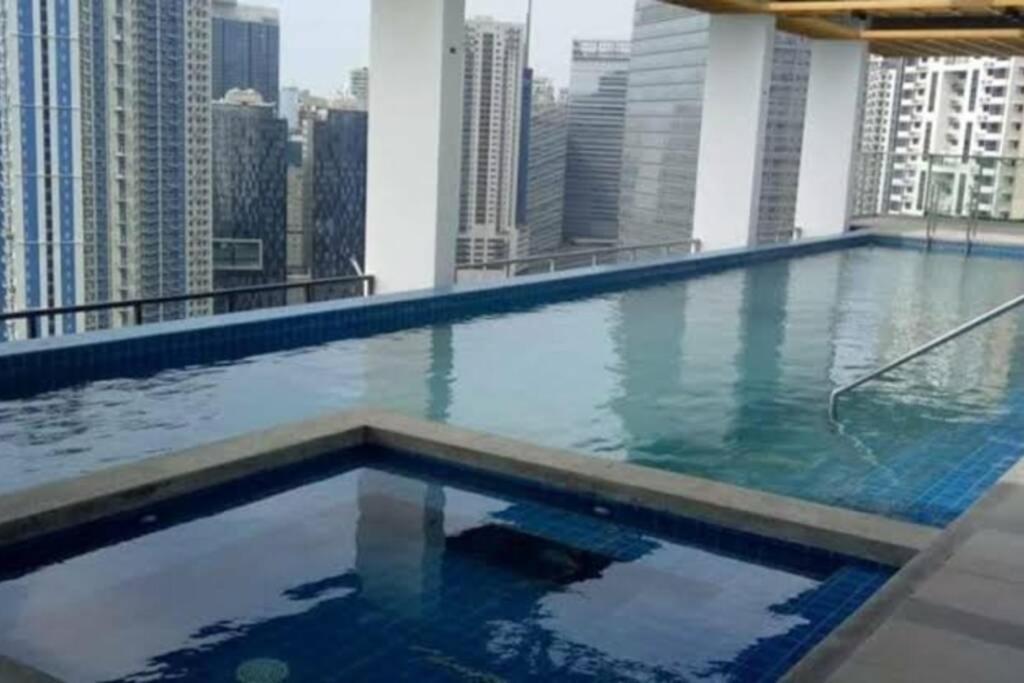 A2J Luxury Bgc Balcony Suite Near Sm Aura Taguig Manila Exterior foto