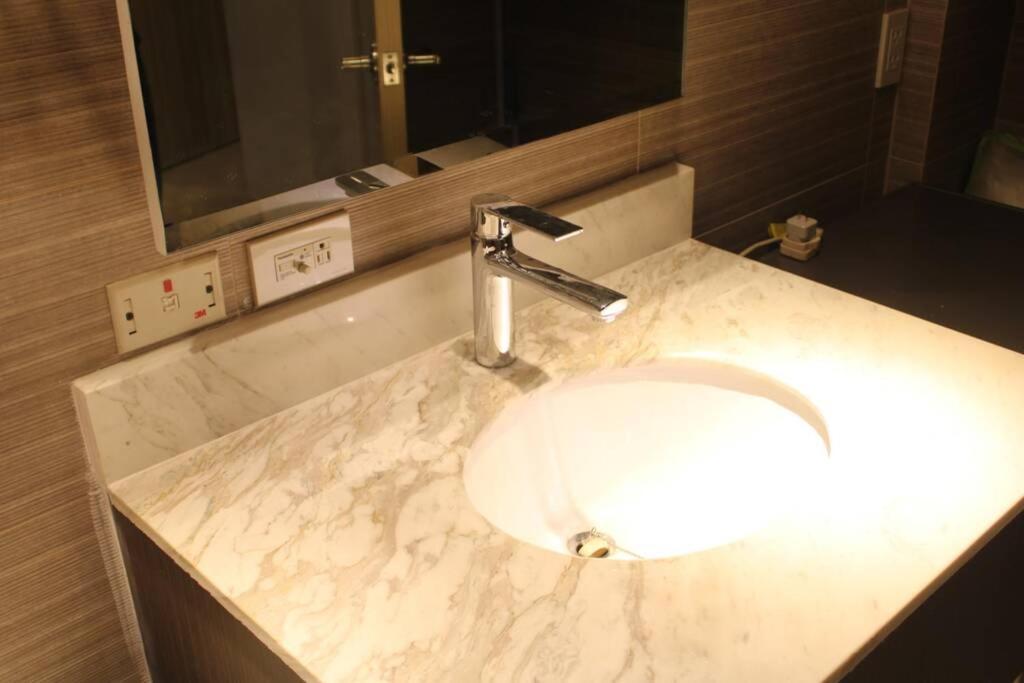 A2J Luxury Bgc Balcony Suite Near Sm Aura Taguig Manila Exterior foto